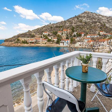 Cozy Apartment In Starigrad With House Sea View Bagian luar foto