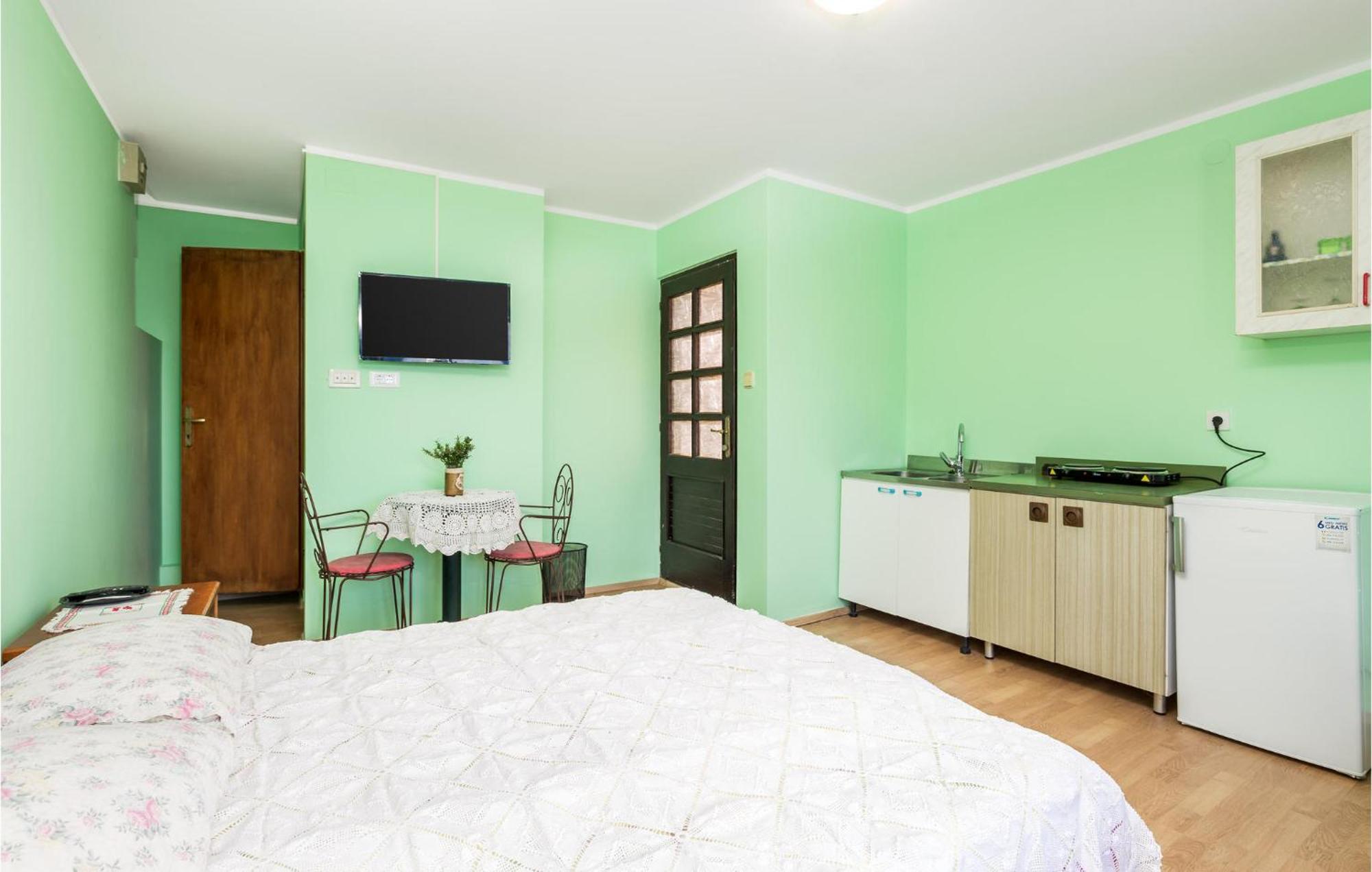 Cozy Apartment In Starigrad With House Sea View Bagian luar foto